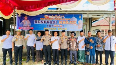 Kapolres Kaur melaksanakan kegiatan peletakan batu pertama (ground breaking) dalam rangka program Renmas (Renovasi Masjid) di Masjid Al-Muawanah, Desa Sinar Bulan, Kecamatan Lungkang Kule, Kabupaten Kaur, Rabu 15 April 2026.