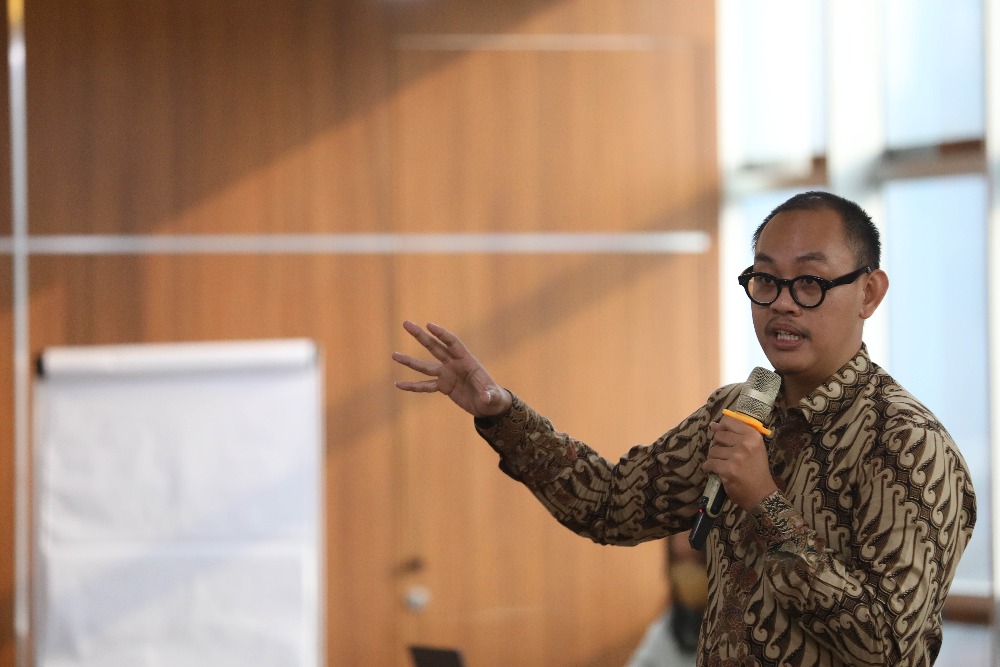 Ekonom Institute for Development of Economics and Finance (Indef) Bhima Yudhistira Adhinegara menjelaskan bahwa krisis ekonomi masih lebih “ringan” ketimbang resesi ekonomi.