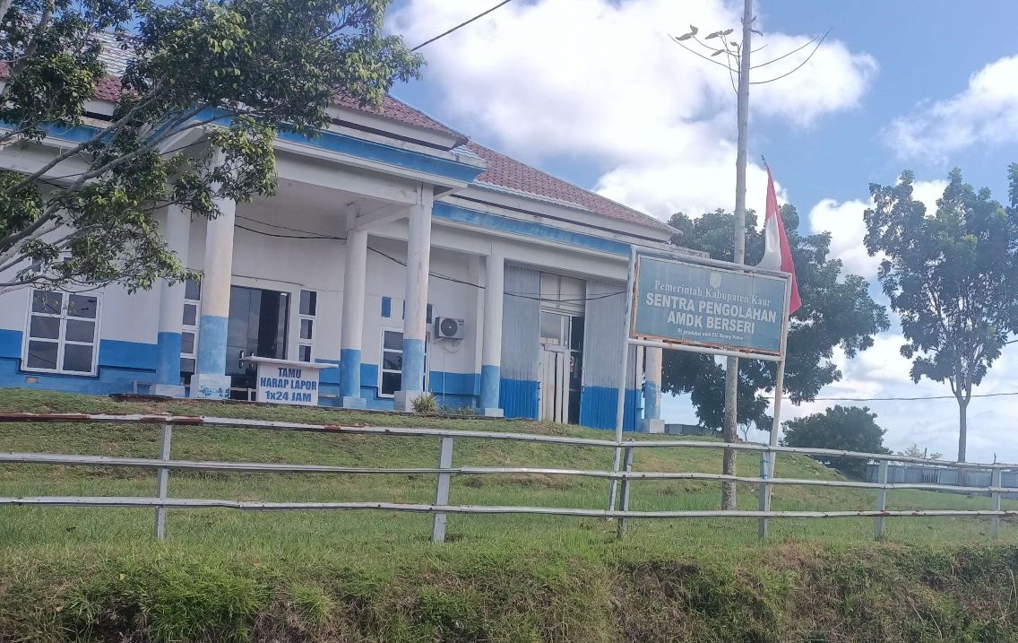 Management CV Benny Putra — Produsen AMDK Berseri memberikan tanggapan atas pertanyaan wartawan mengenai alasan penghentian produksi AMDK Berseri