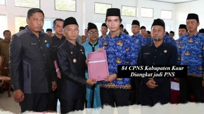 Pengambilan sumpah/janji dan pelantikan tersebut dilakukan langsung oleh Wakil Bupati Kaur Abdul Hamid, S.Pd.I, yang didampingi Sekretaris Daerah Kabupaten Kaur Dr. Nasrur Rahman, S.Hut, M.Si, Asisten III Bidang Administrasi Umum Ir. Herwan, M.Si, serta Kepala BKD-PSDM Sastriana, SSTP, M.Si.