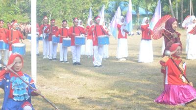 Penampilan gemilang Drumband MTsN 2 Kaur ini berada di bawah kepemimpinan dan pembinaan langsung dari Pak Sumardi, dan Ibu Kepala Madrasah Arda Megawati.