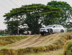 Off-Road Menantang Dengan Mobil Listrik bZ4X Touring, Senyap dan Bertenaga