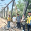 Cek Langsung Kondisi Jembatan Penghubung Muara Sahung – Bukit Makmur, Wabup Kaur Pastikan Perbaikan Dilakukan